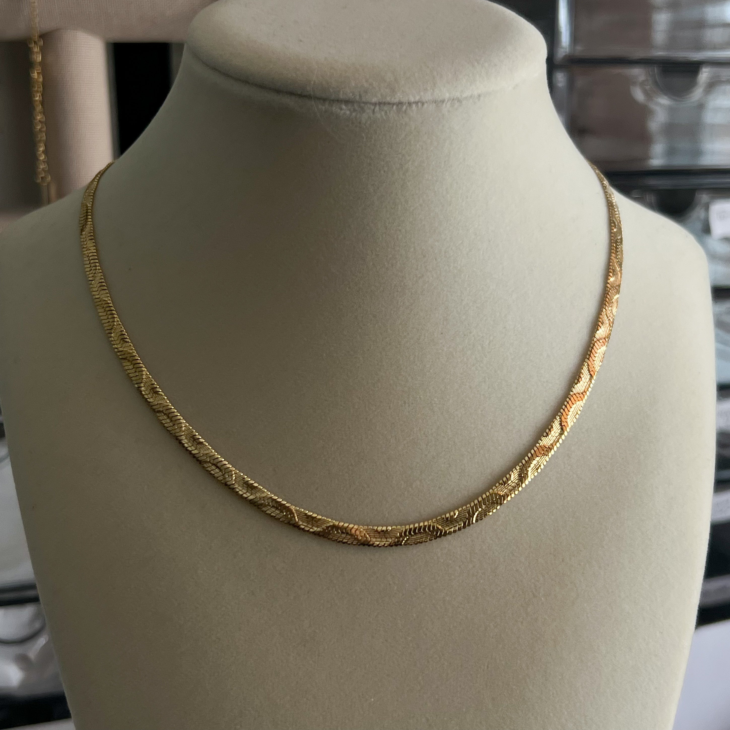 Textured Herringbone Chain